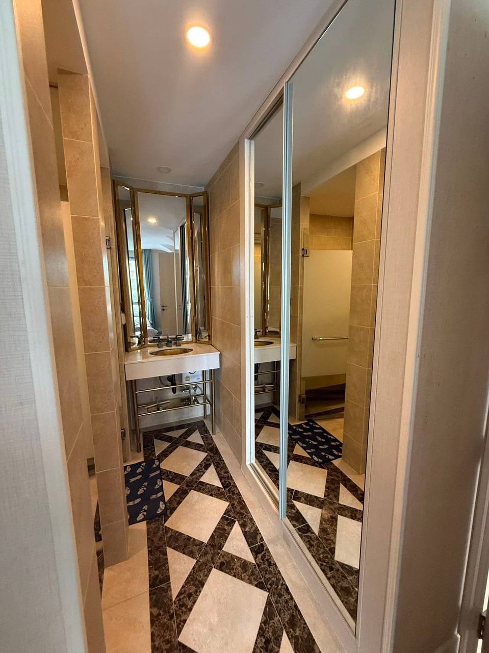 1 Bedroom Espana Condo Resort