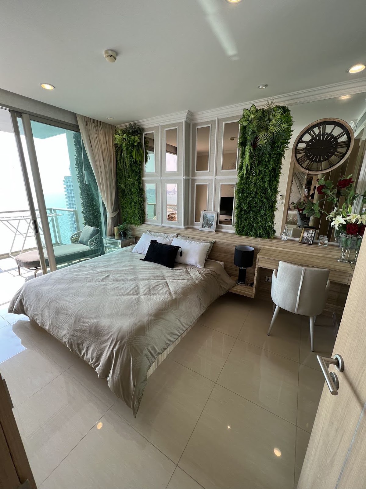 2 Bedrooms Riviera Wongamat Beach