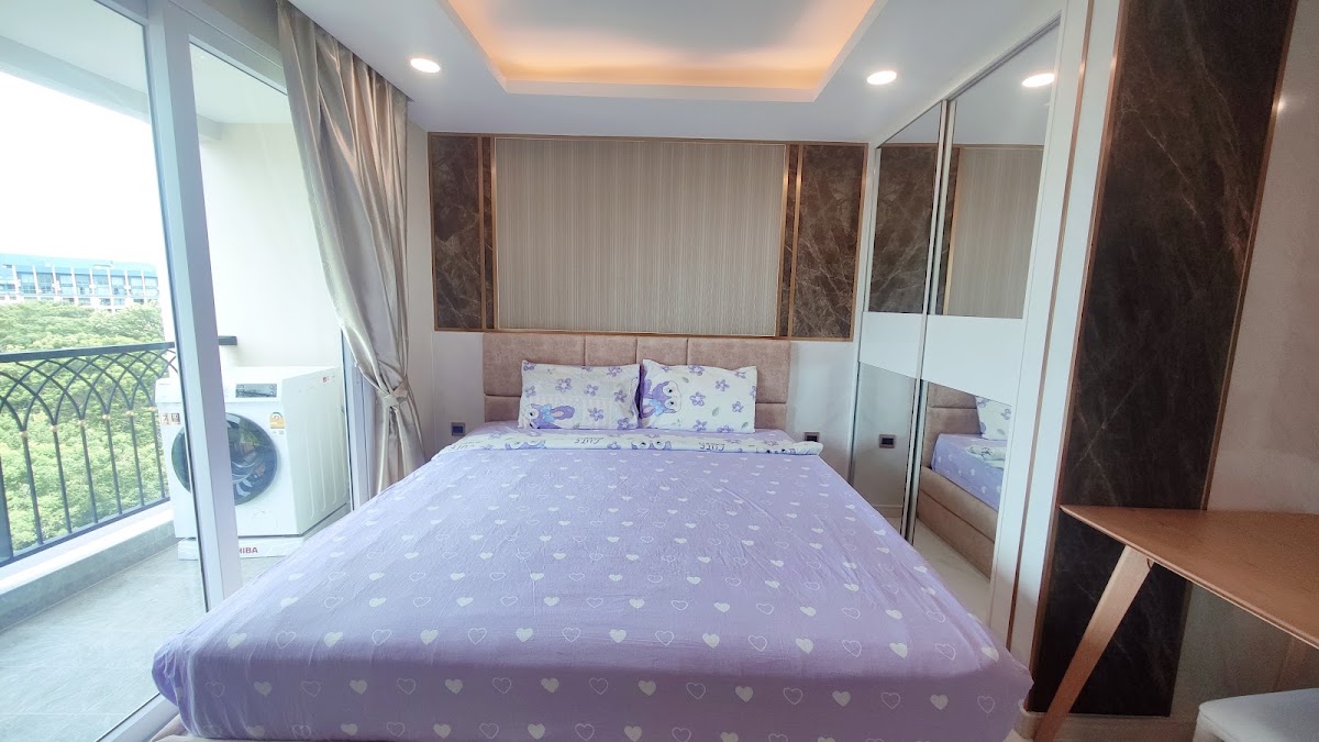 Studio Dusit 2