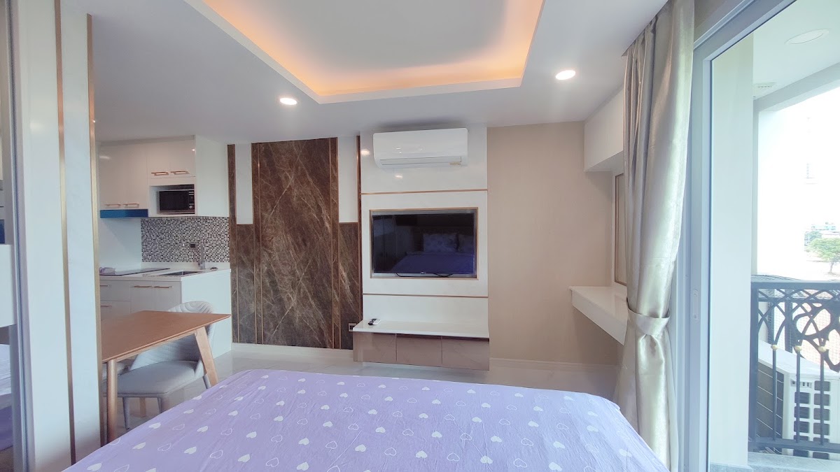 Studio Dusit 2