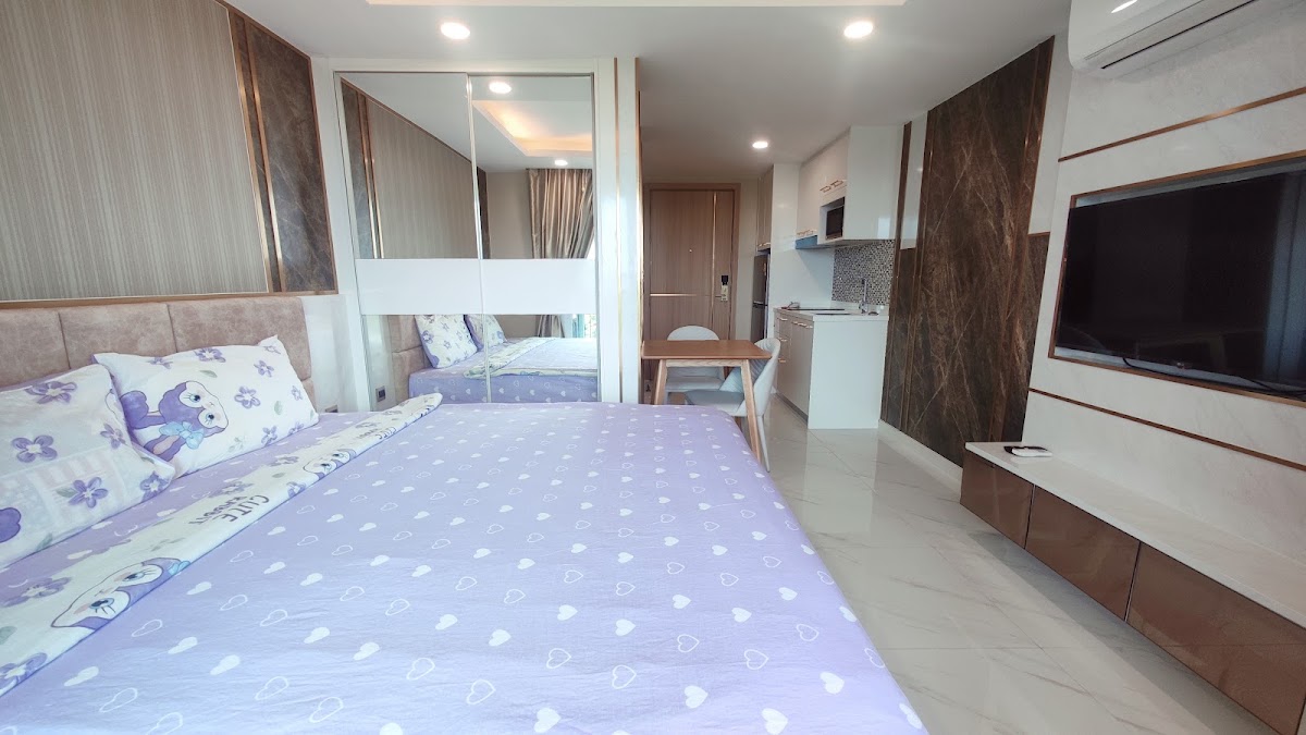 Studio Dusit 2