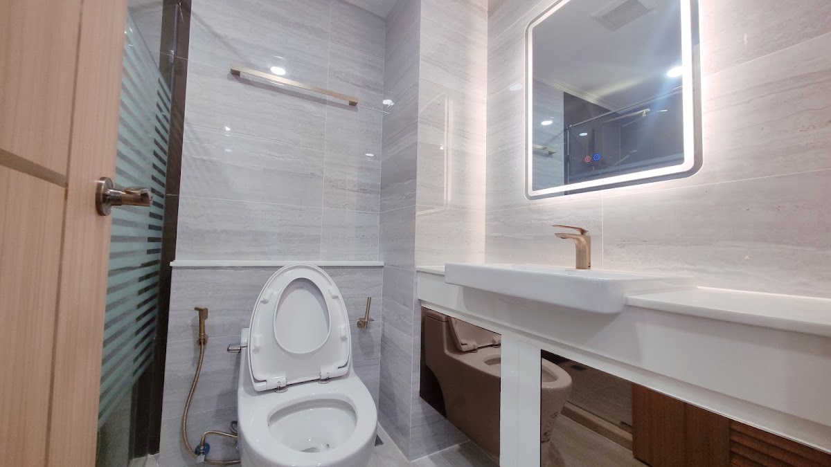 Studio Dusit 2