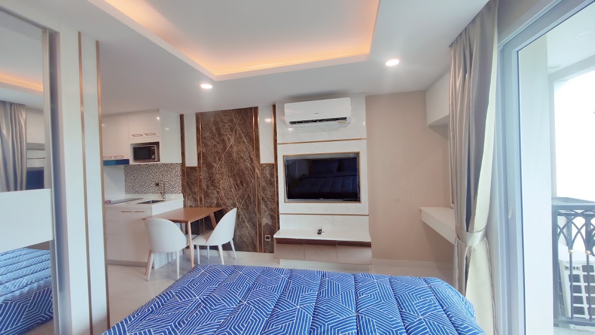 Studio Dusit 2