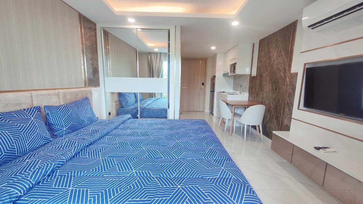 Studio Dusit 2