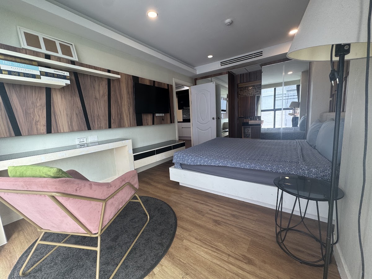 2 Bedrooms Dusit 1