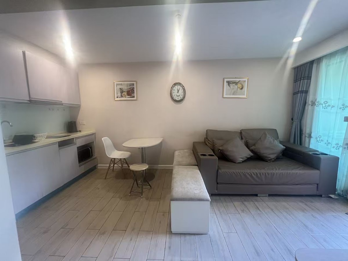 1 Bedroom Seven Seas