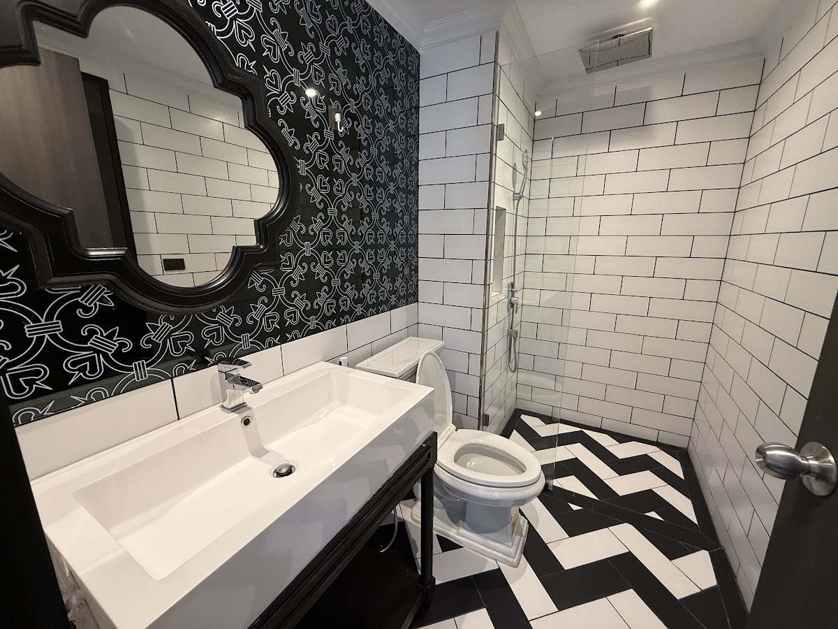 2 Bedrooms Venetian Signature Condo