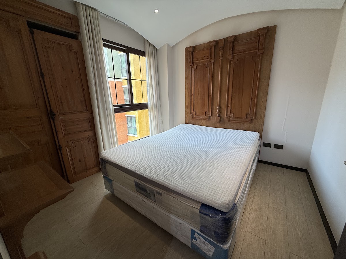 2 Bedrooms Venetian Signature Condo