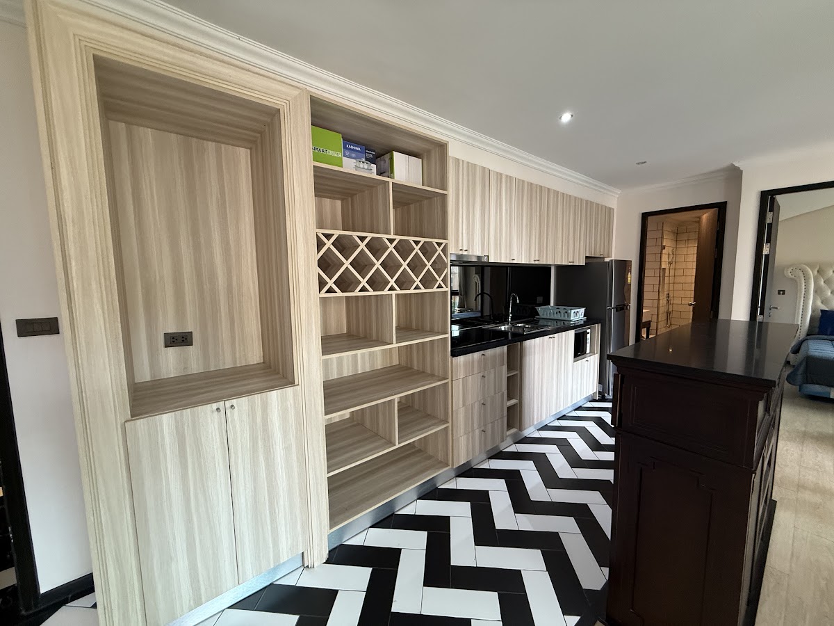 2 Bedrooms Venetian Signature Condo