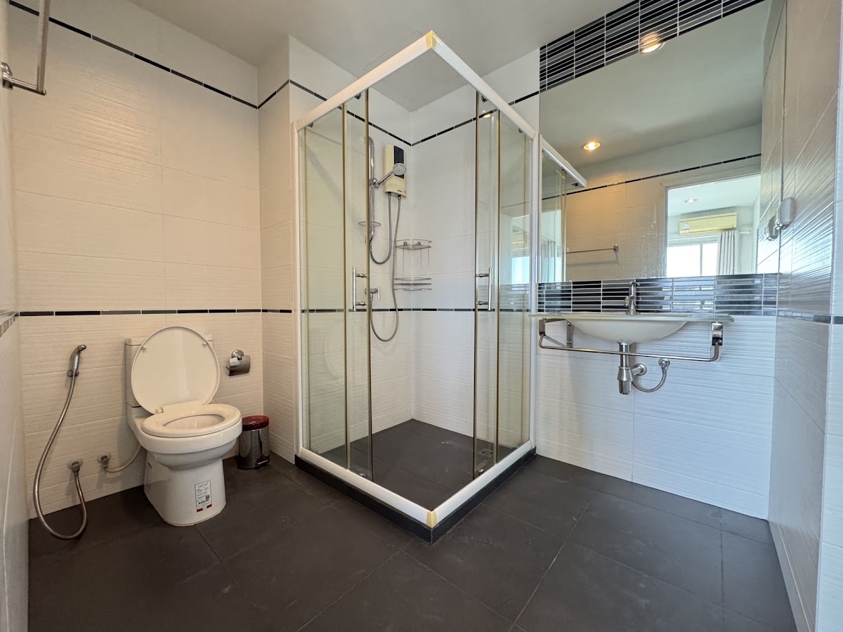 1 Bedroom Centric Sea