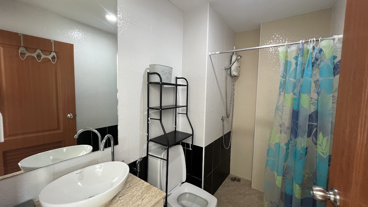 Studio Triogems Condo