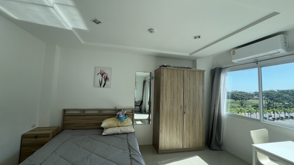 Studio Triogems Condo