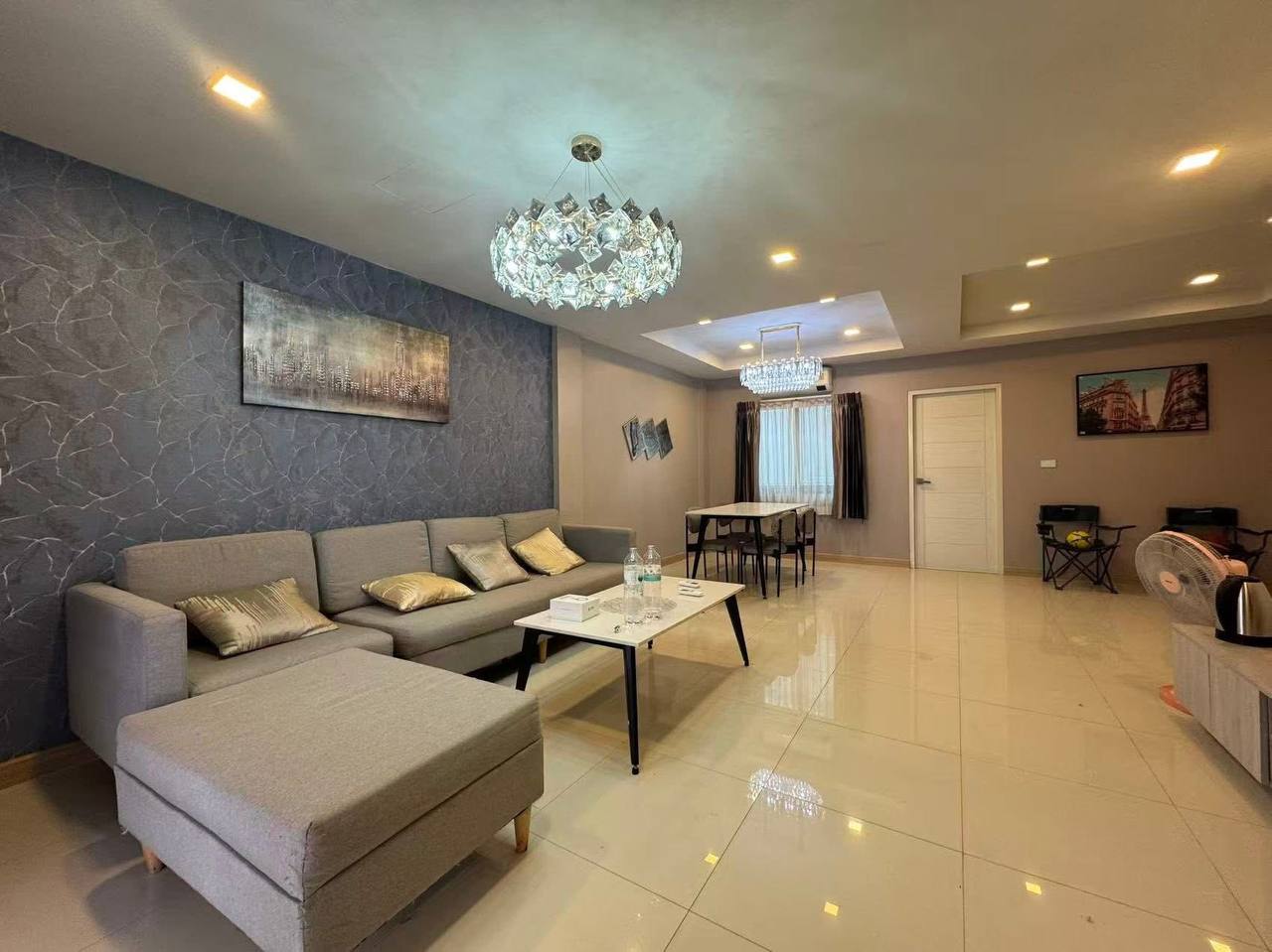 3 Bedrooms Venice The Lake