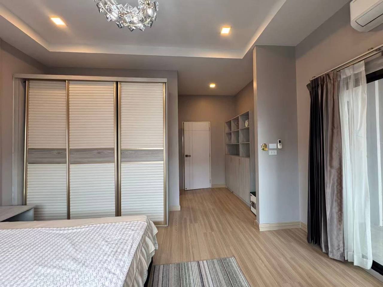 3 Bedrooms Venice The Lake
