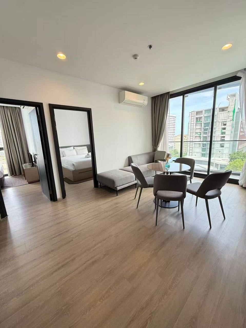 2 Bedrooms Edge