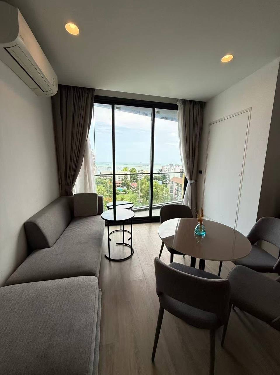 2 Bedrooms Edge
